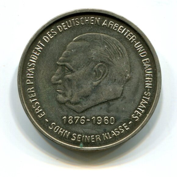 1976 Germany Wilhelm Pieck Medal (b735-27) - Picture 1 of 2
